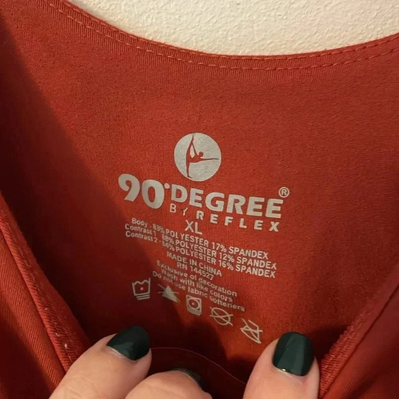 90 Degree Cropped Built In Tank XL - Picture 3 of 3